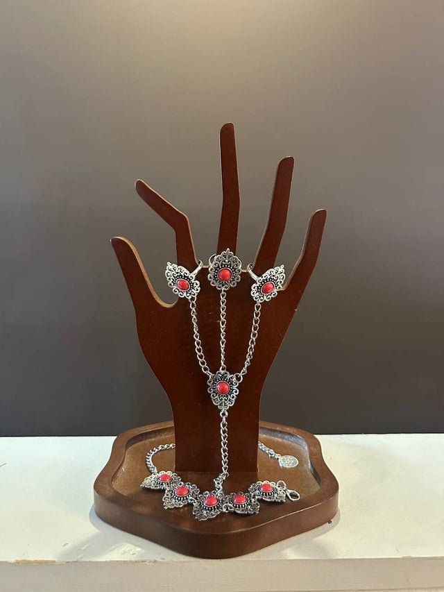 Kazakh Besbilezik a hand chain bracelet with finger rings (Red